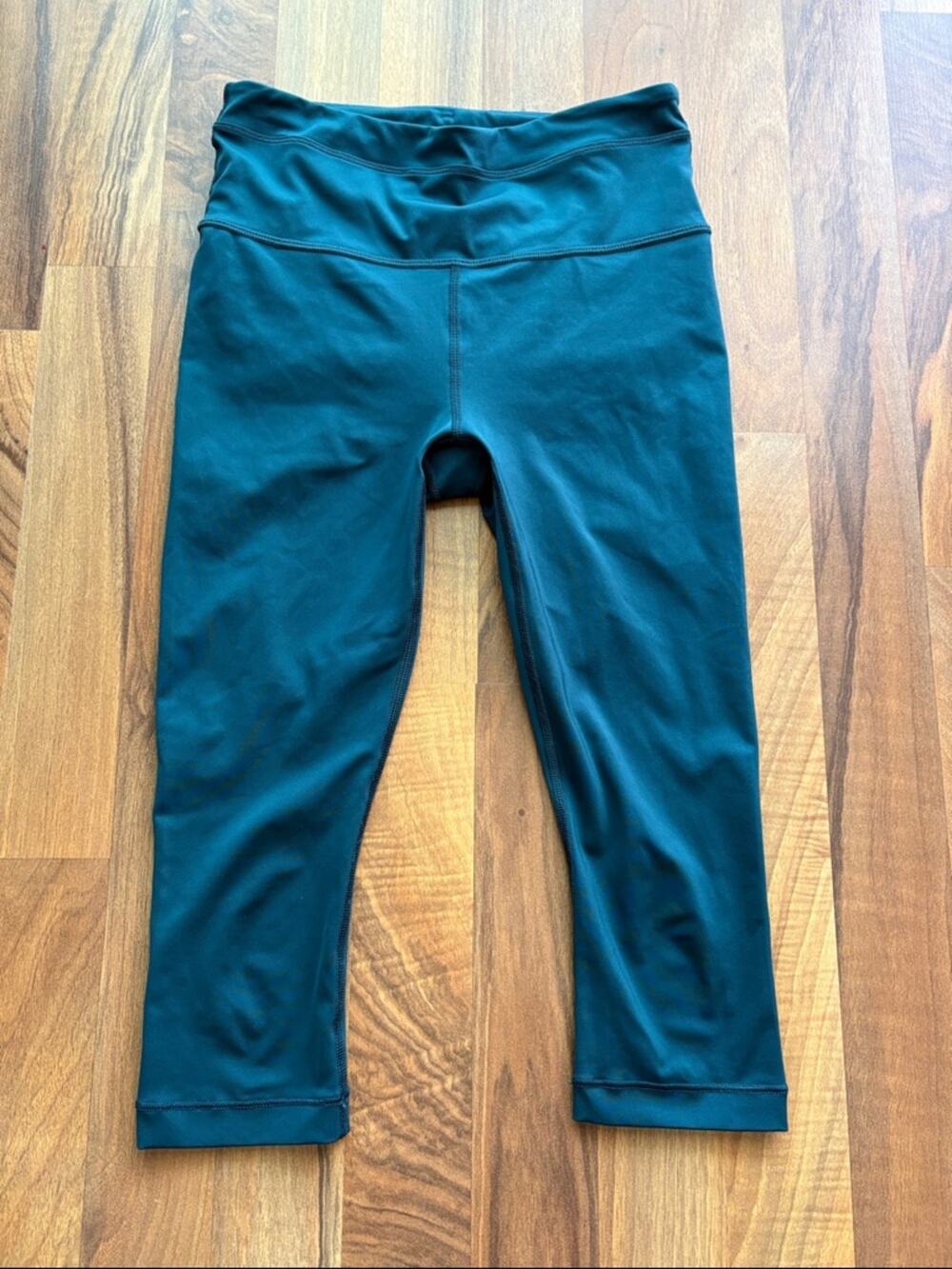Athleta Women’s Size XS Accelerate crop Leggings
